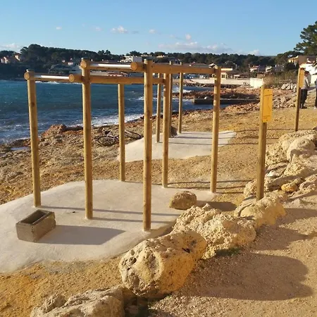 Studio Vue Mer Et Chateau En Provence Apartment